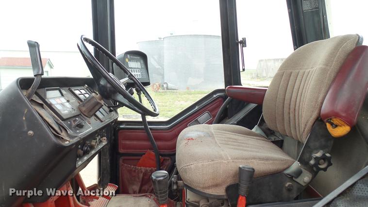 image for item DQ9195 1976 International 986 tractor