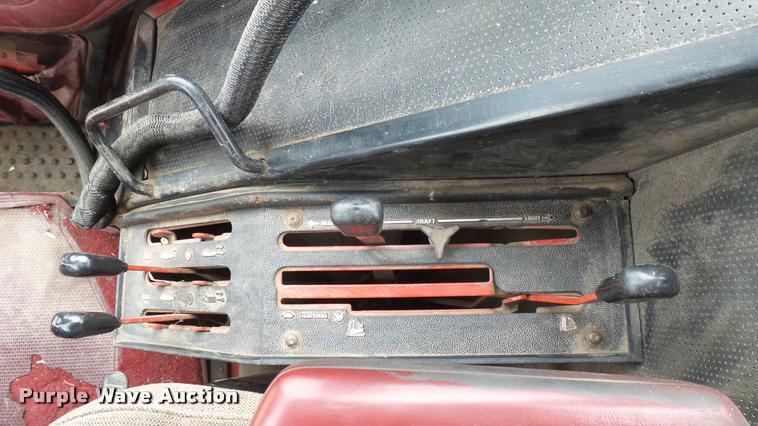 image for item DQ9195 1976 International 986 tractor