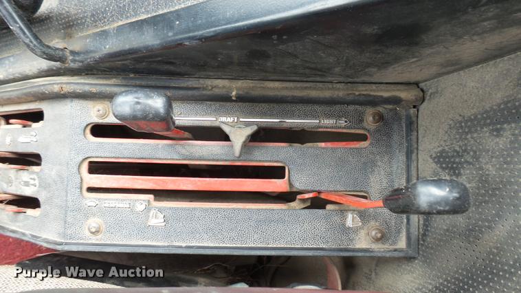 image for item DQ9195 1976 International 986 tractor