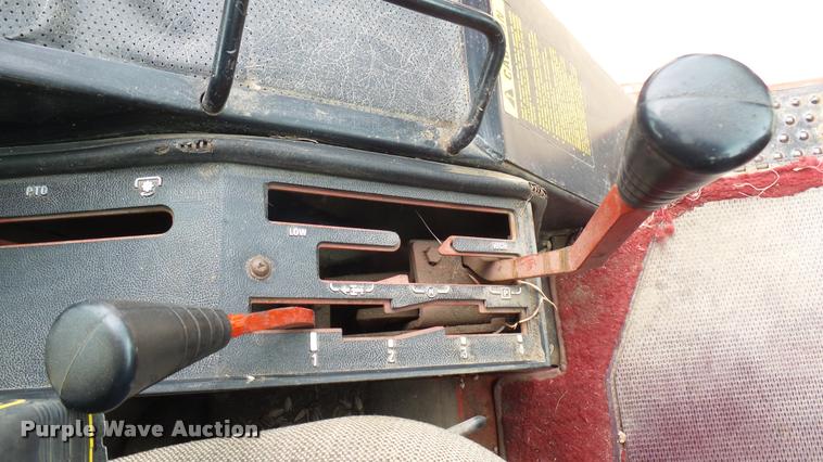 image for item DQ9195 1976 International 986 tractor