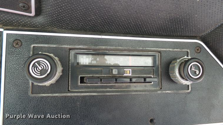 image for item DQ9195 1976 International 986 tractor