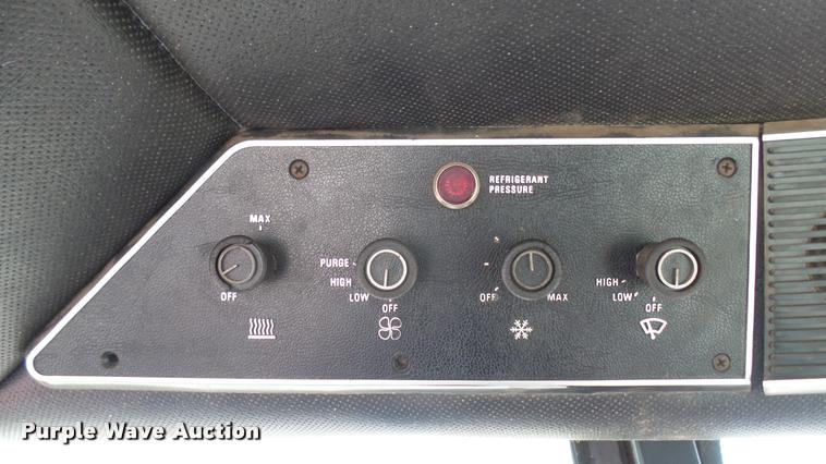 image for item DQ9195 1976 International 986 tractor