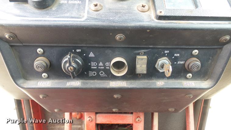 image for item DQ9195 1976 International 986 tractor