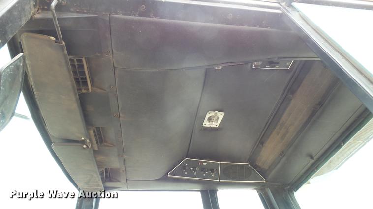 image for item DQ9195 1976 International 986 tractor