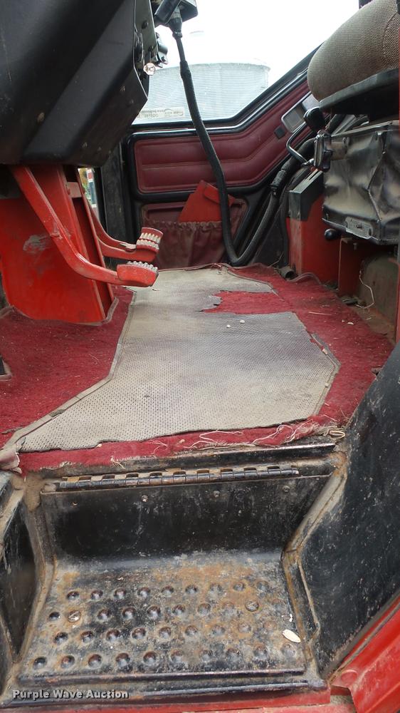 image for item DQ9195 1976 International 986 tractor