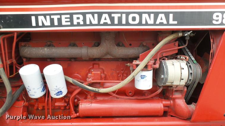 image for item DQ9195 1976 International 986 tractor
