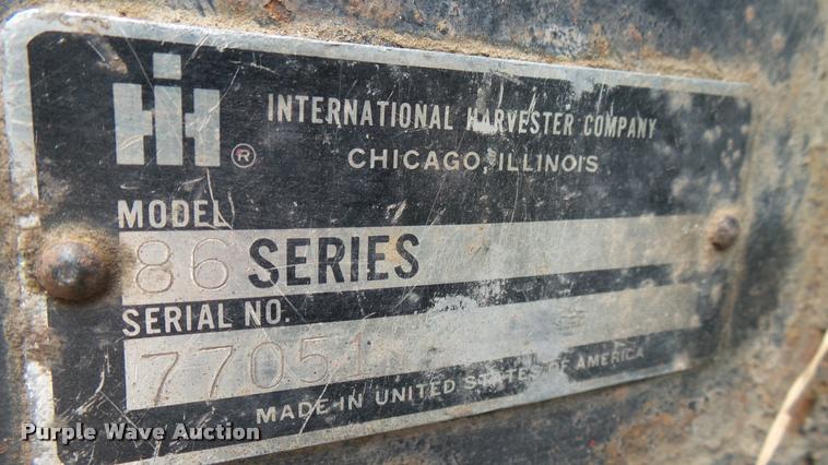 image for item DQ9195 1976 International 986 tractor