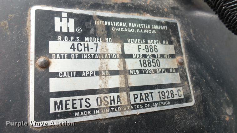 image for item DQ9195 1976 International 986 tractor