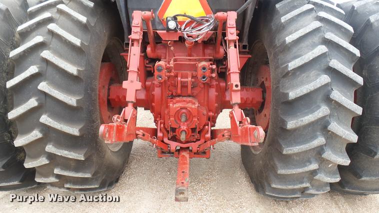 image for item DQ9195 1976 International 986 tractor