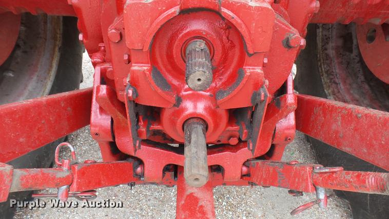 image for item DQ9195 1976 International 986 tractor