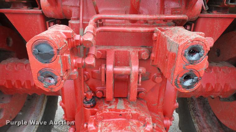 image for item DQ9195 1976 International 986 tractor