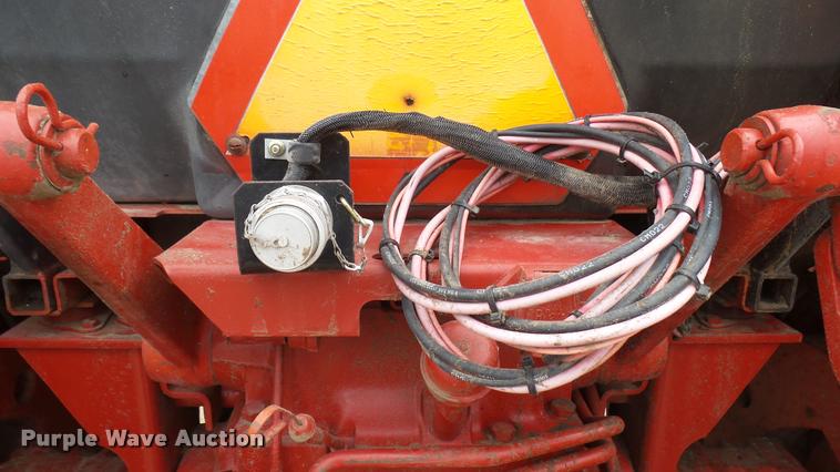 image for item DQ9195 1976 International 986 tractor