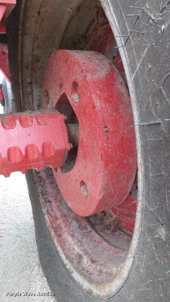 image for item DQ9195 1976 International 986 tractor