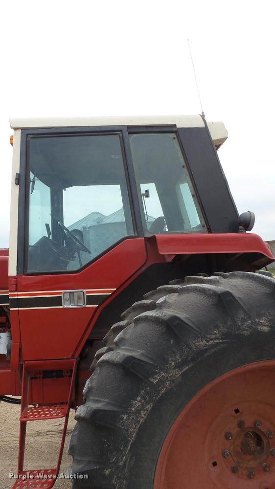 image for item DQ9195 1976 International 986 tractor