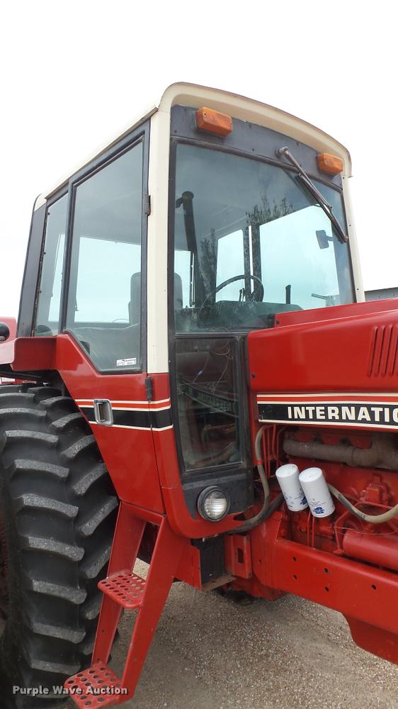 image for item DQ9195 1976 International 986 tractor