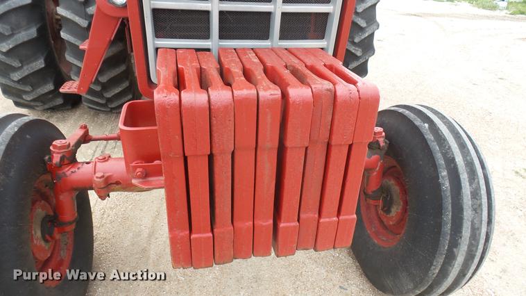 image for item DQ9195 1976 International 986 tractor