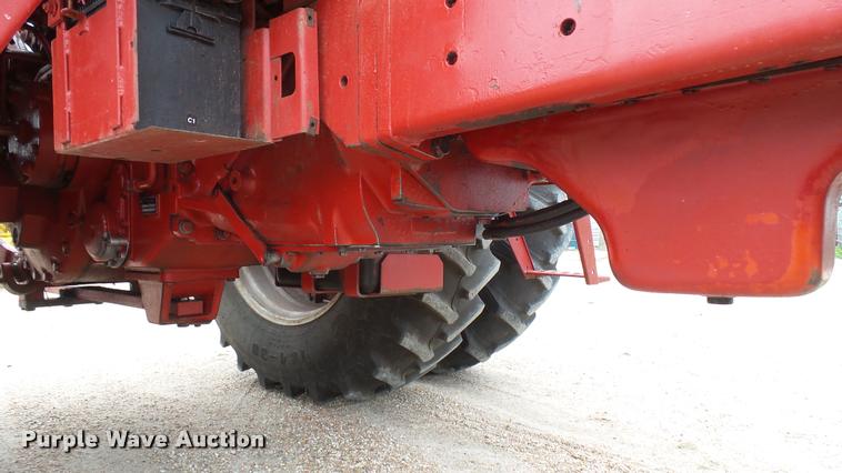 image for item DQ9195 1976 International 986 tractor