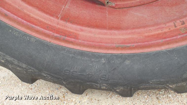 image for item DQ9195 1976 International 986 tractor