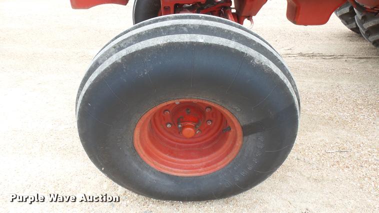 image for item DQ9195 1976 International 986 tractor