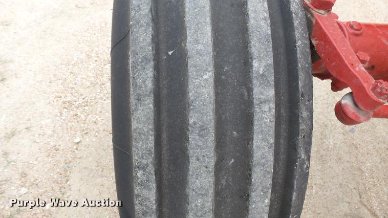 image for item DQ9195 1976 International 986 tractor