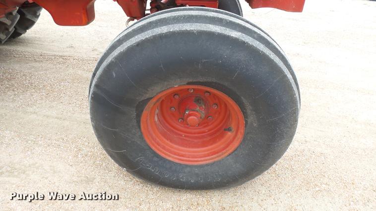 image for item DQ9195 1976 International 986 tractor