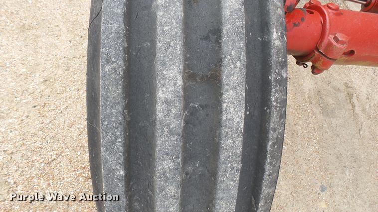 image for item DQ9195 1976 International 986 tractor