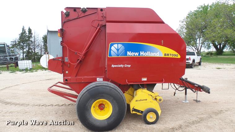 image for item DQ9197 2013 New Holland BR7090 round baler