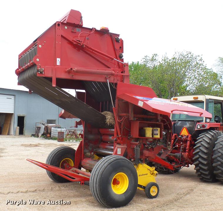 image for item DQ9197 2013 New Holland BR7090 round baler