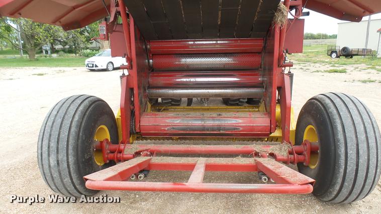 image for item DQ9197 2013 New Holland BR7090 round baler