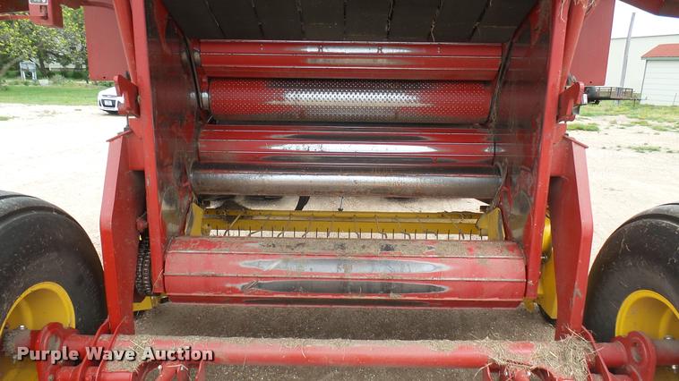 image for item DQ9197 2013 New Holland BR7090 round baler