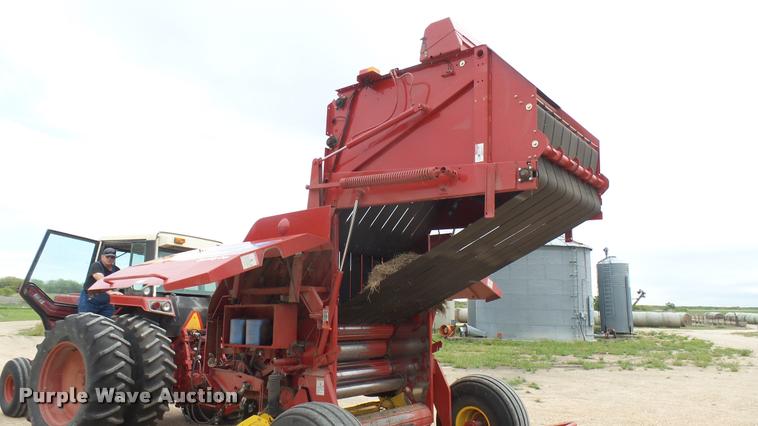 image for item DQ9197 2013 New Holland BR7090 round baler