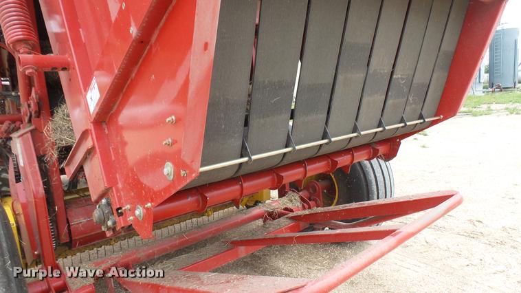 image for item DQ9197 2013 New Holland BR7090 round baler