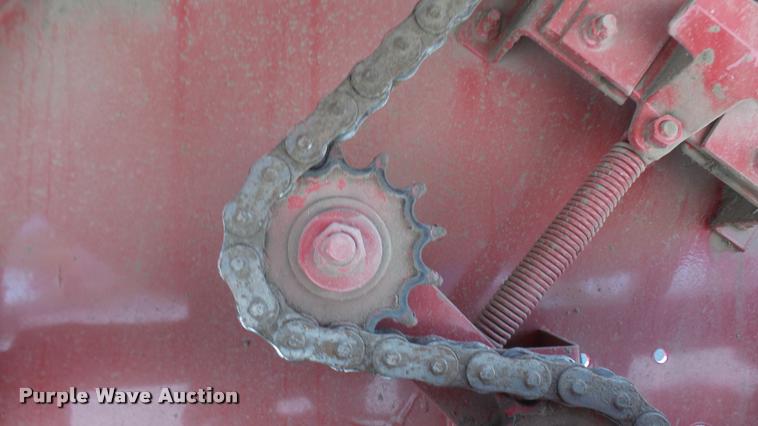 image for item DQ9197 2013 New Holland BR7090 round baler