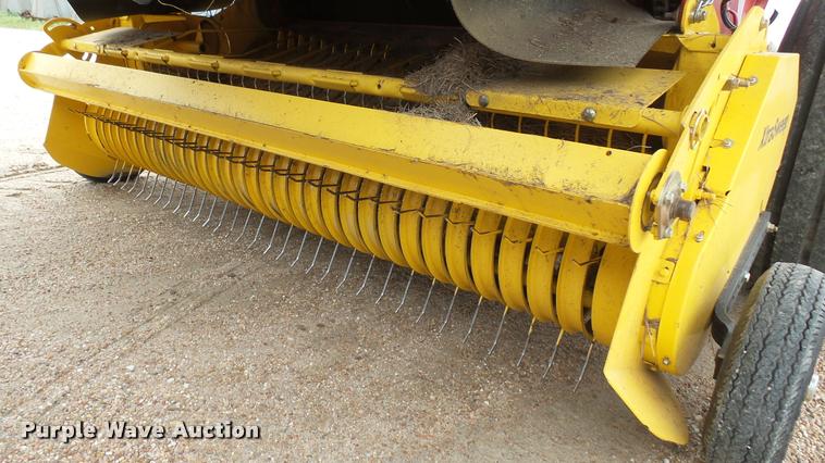 image for item DQ9197 2013 New Holland BR7090 round baler