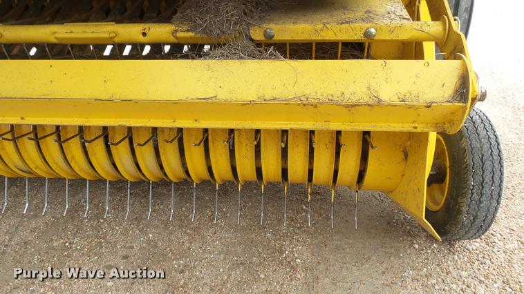 image for item DQ9197 2013 New Holland BR7090 round baler