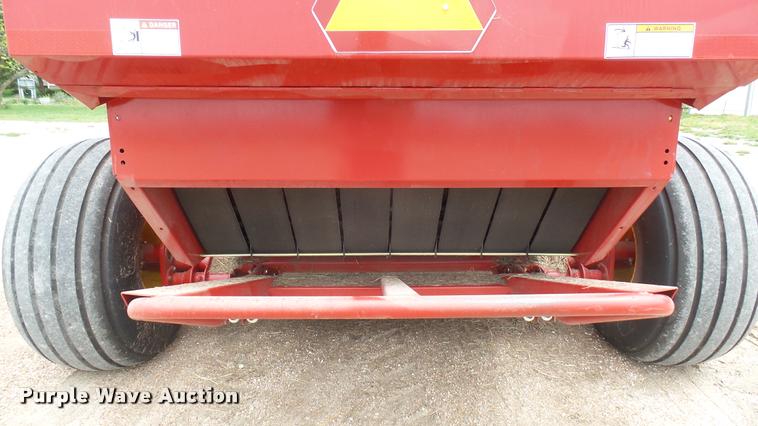 image for item DQ9197 2013 New Holland BR7090 round baler