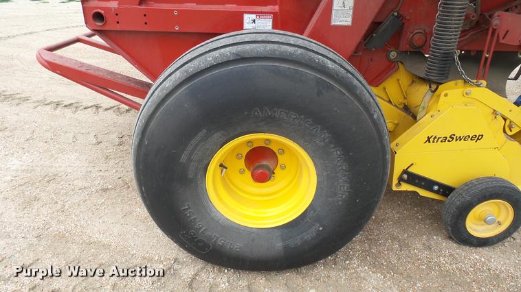 image for item DQ9197 2013 New Holland BR7090 round baler