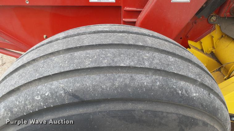 image for item DQ9197 2013 New Holland BR7090 round baler