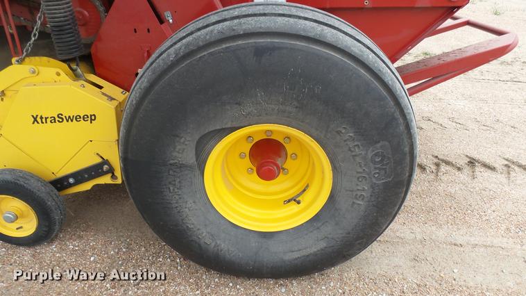 image for item DQ9197 2013 New Holland BR7090 round baler