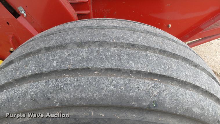 image for item DQ9197 2013 New Holland BR7090 round baler