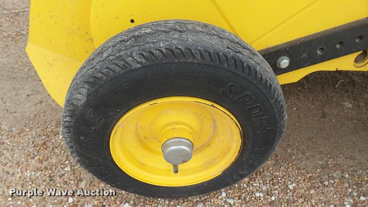 image for item DQ9197 2013 New Holland BR7090 round baler