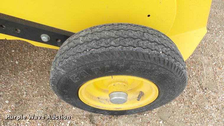 image for item DQ9197 2013 New Holland BR7090 round baler