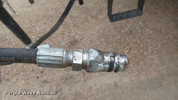 image for item DQ9197 2013 New Holland BR7090 round baler