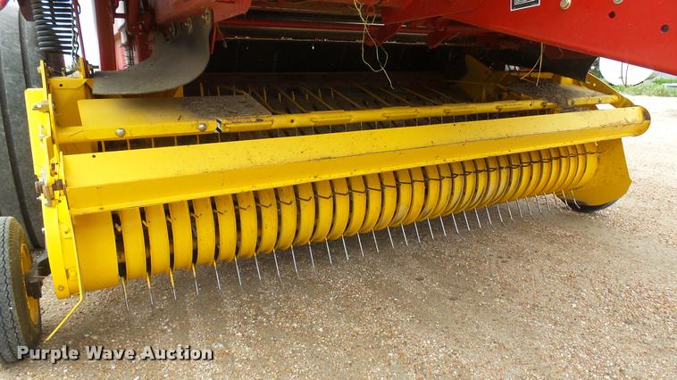 image for item DQ9197 2013 New Holland BR7090 round baler