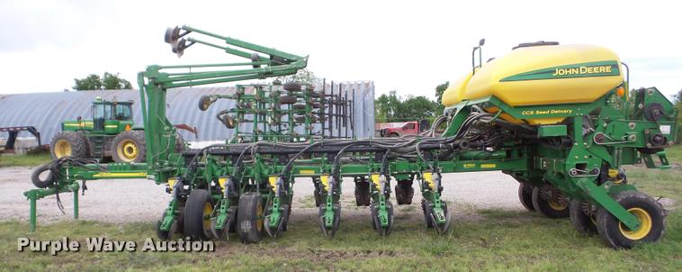 image for item J8621 2006 John Deere 1770NT planter
