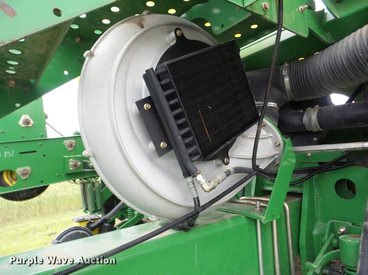 image for item J8621 2006 John Deere 1770NT planter