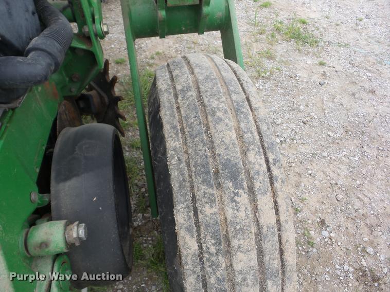image for item J8621 2006 John Deere 1770NT planter