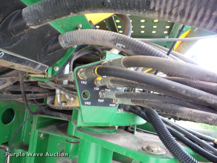 image for item J8621 2006 John Deere 1770NT planter