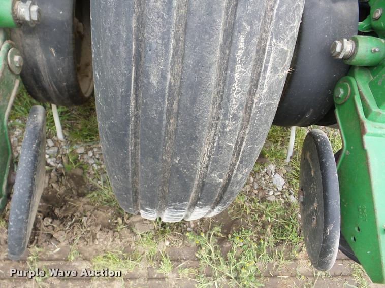 image for item J8621 2006 John Deere 1770NT planter