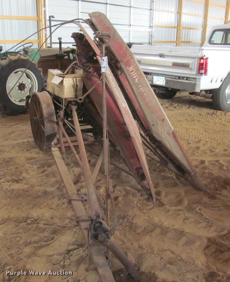 John Deere corn binder in Lino Lakes, MN Item K4825 sold Purple Wave